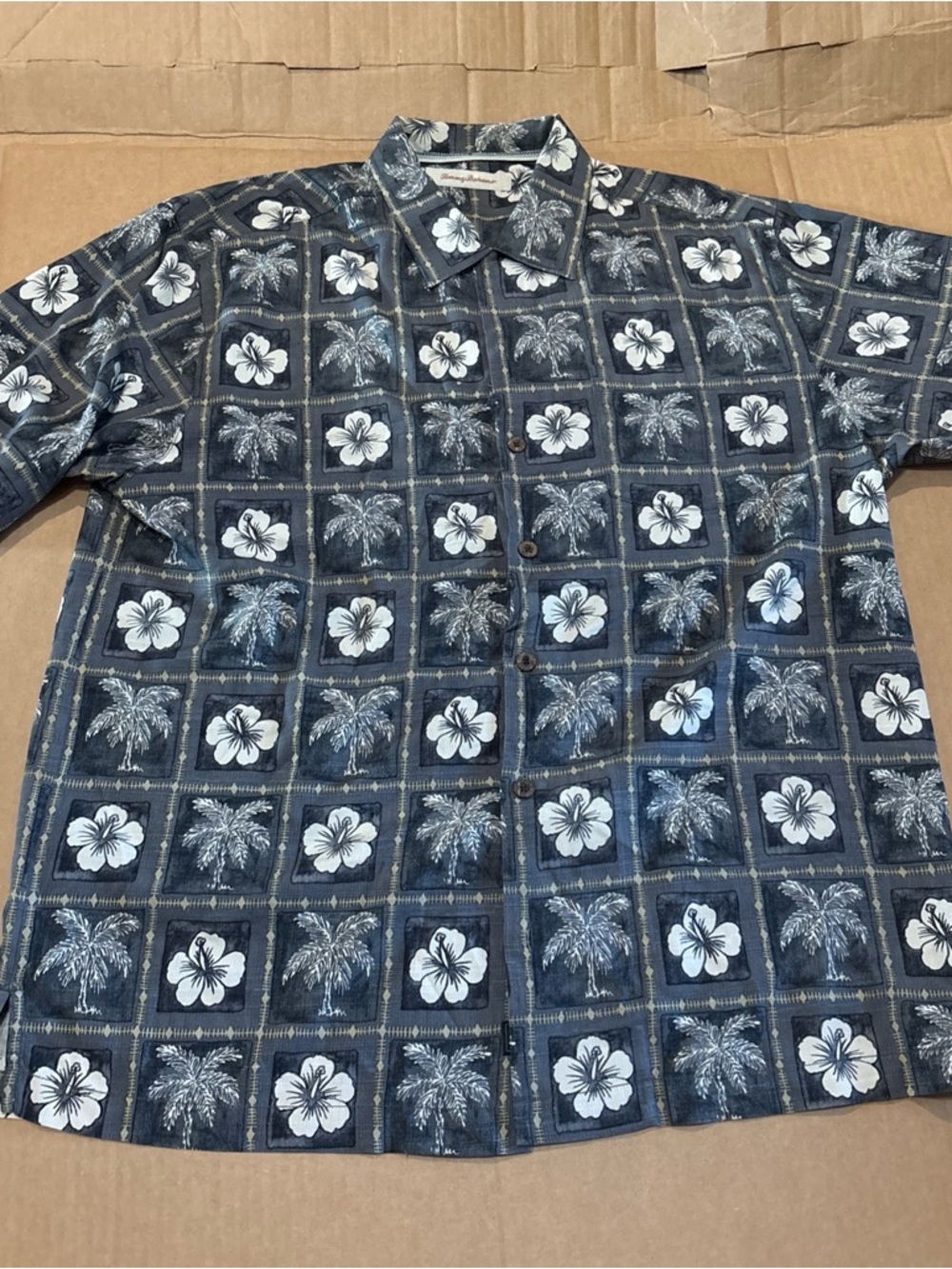 Tommy Bahama Shirt Mens Large Silk Floral Hawaiian Aloha Camp Palm Tree GRAY
